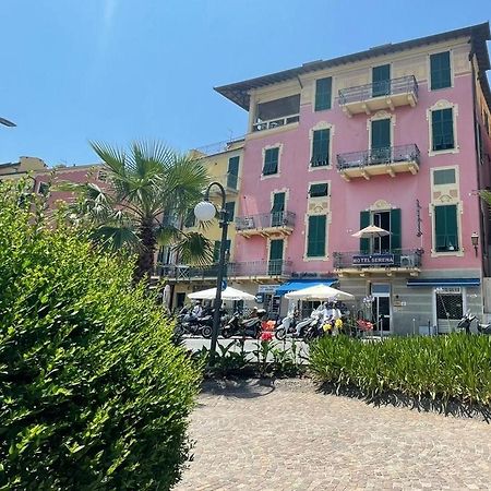Hotel Serena Arenzano Exteriör bild
