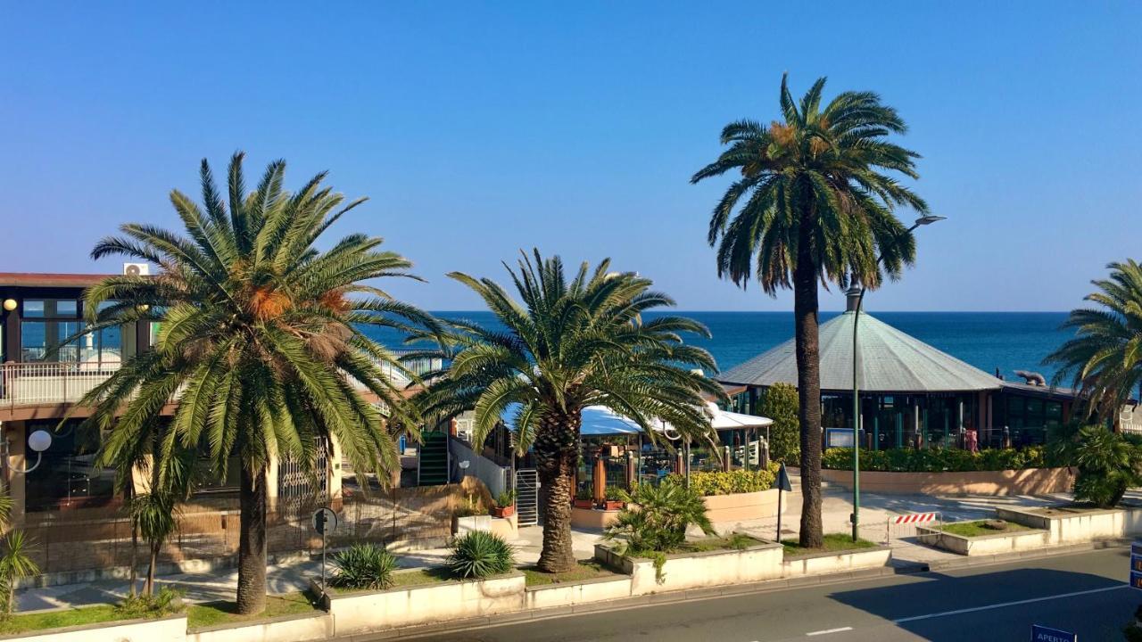 Hotel Serena Arenzano Exteriör bild