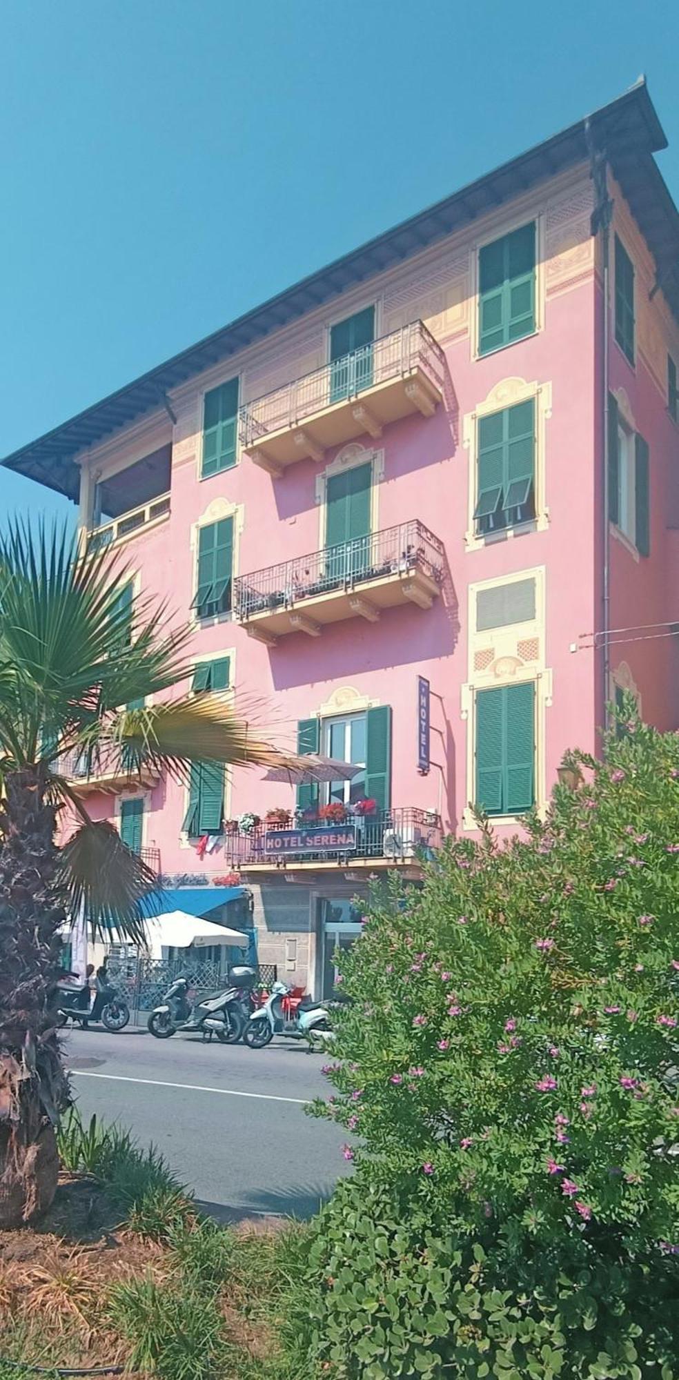 Hotel Serena Arenzano Exteriör bild