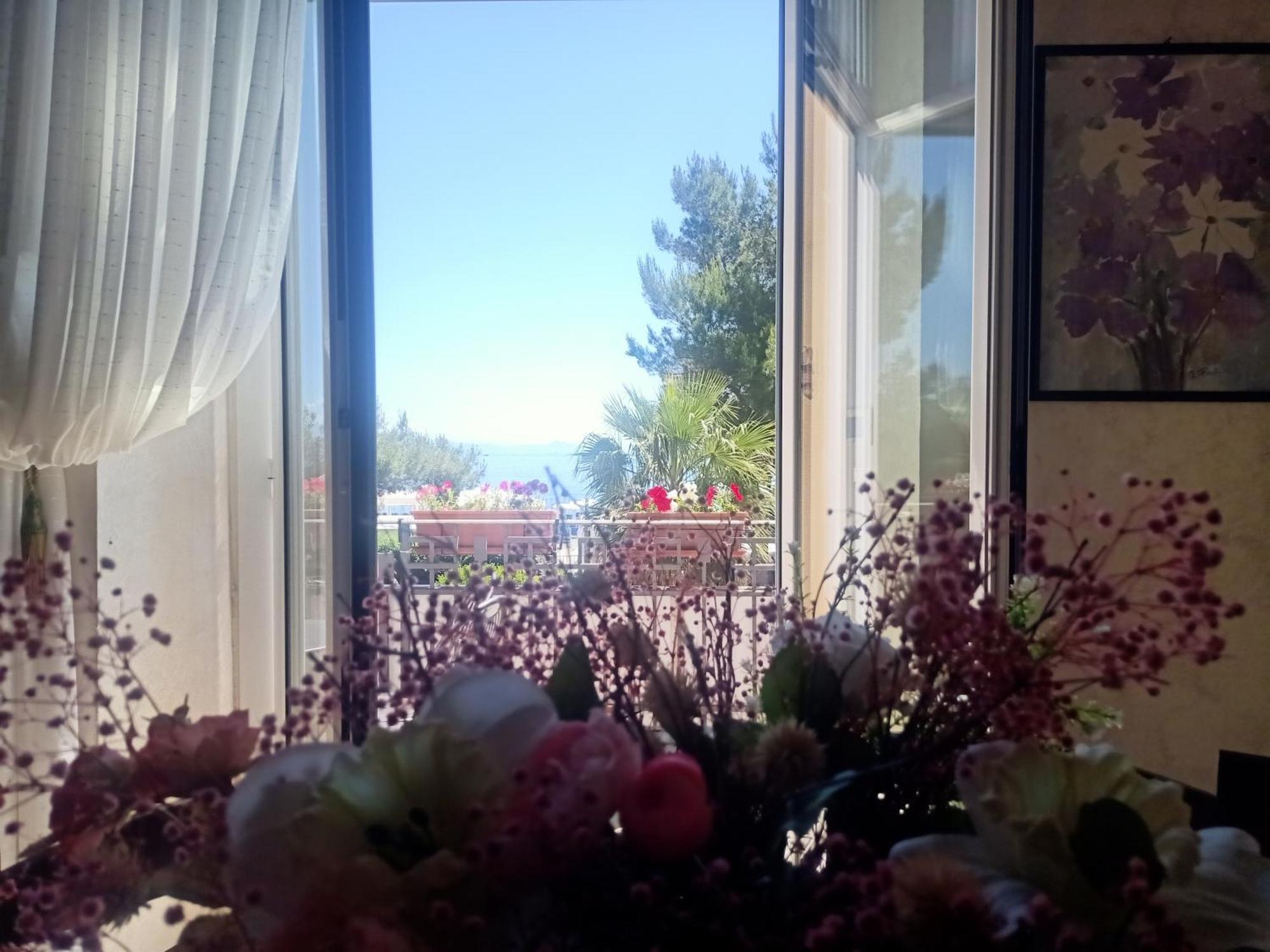 Hotel Serena Arenzano Exteriör bild