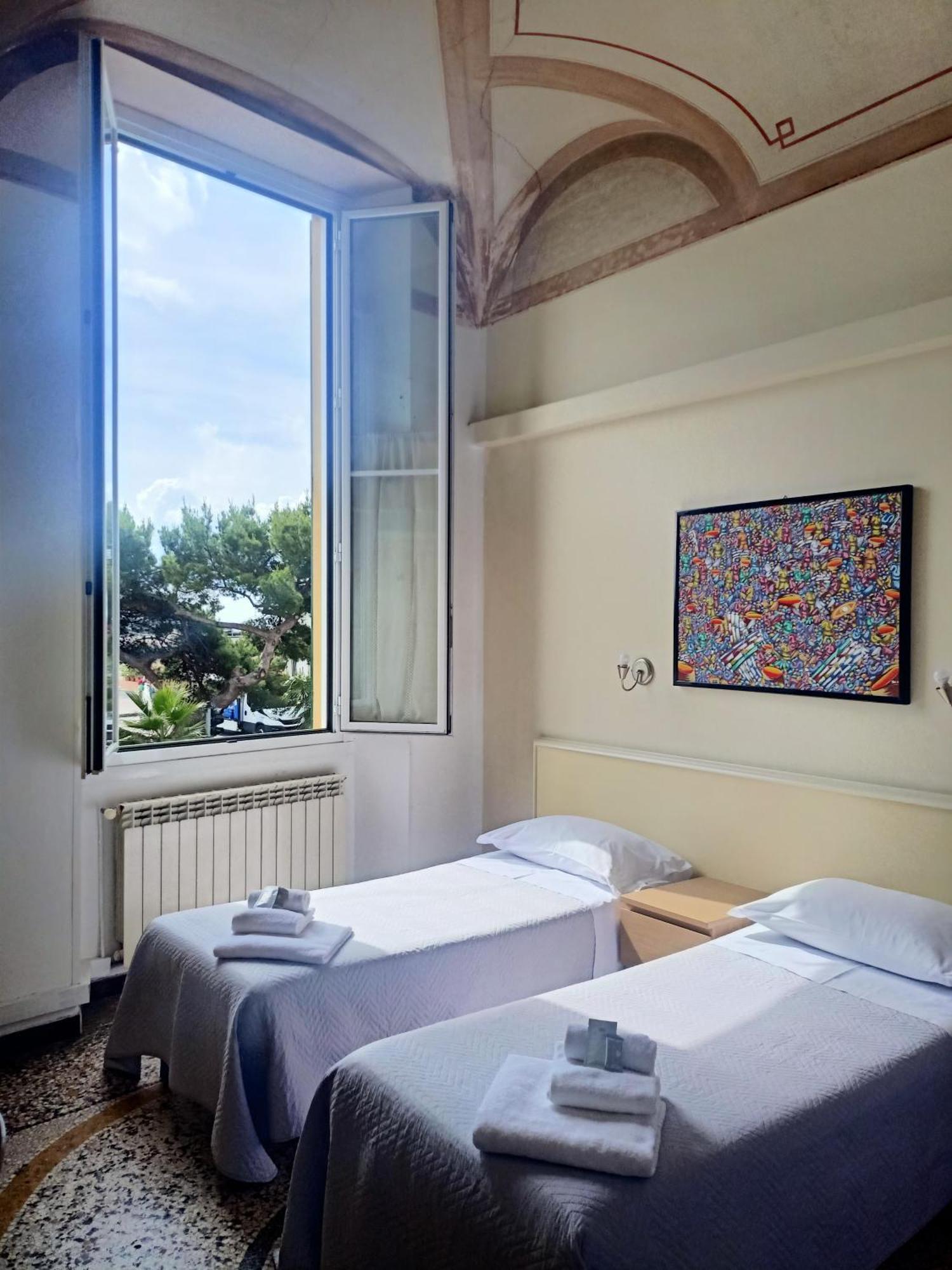 Hotel Serena Arenzano Exteriör bild