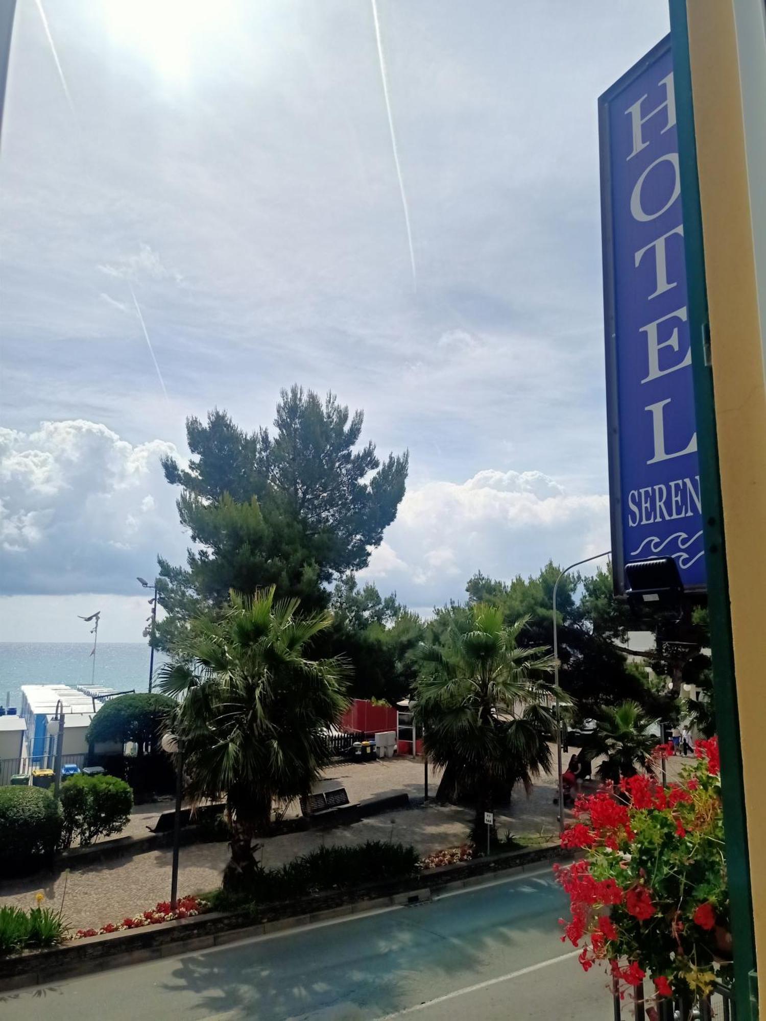 Hotel Serena Arenzano Exteriör bild
